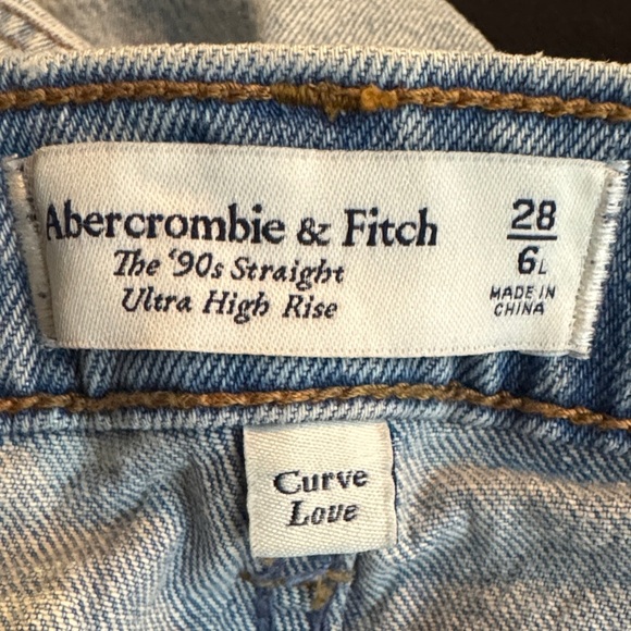 EUC Abercrombie & Fitch Light Denim Jeans The 90’s Straight Ultra High Rise - Picture 9 of 16